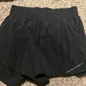 lululemon size 4 black hotty hot shorts 4 inches length